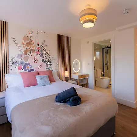 Luxury 8 Bed Home Manchester-2