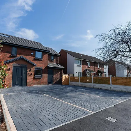 Luxury 8 Bed Home Manchester-3